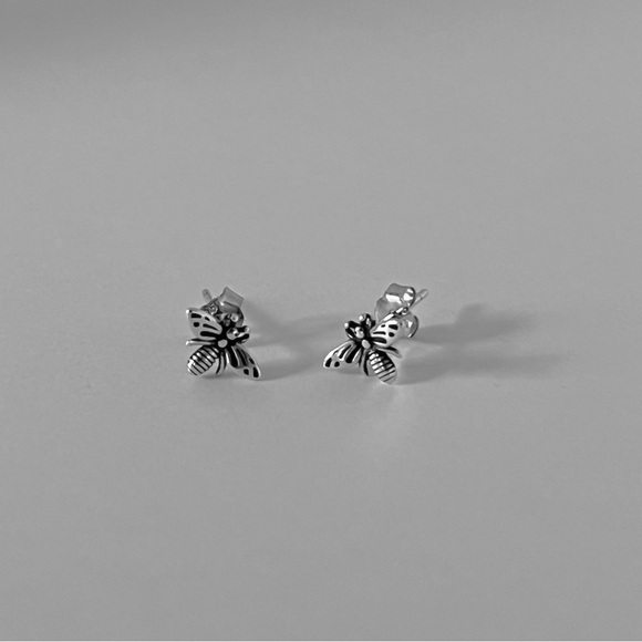Sterling silver tiny bumblebee stud earring, bumblebee earrings, bumblebee studs - Picture 6 of 7
